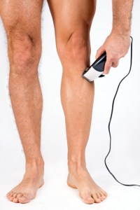 man-shaving-one-leg